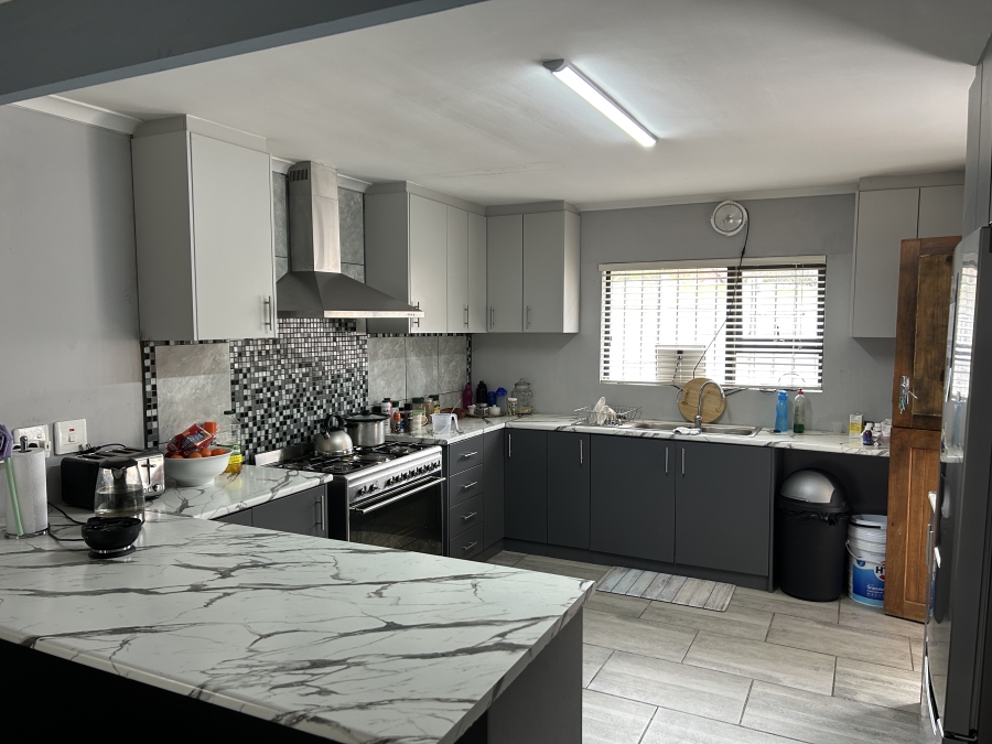 4 Bedroom Property for Sale in Kingston Western Cape